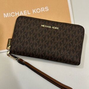 Michael Kors Jet Set Travel Large Flat MF PHN Case